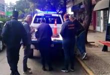 Una mujer intentó extraer dinero de cajeros automáticos utilizando 22 tarjetas de débitos pertenecientes a planes sociales.