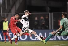 Gimnasia le empató sobre la hora a Independiente en el bosque platense