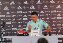 Scaloni no descartó a Messi pero sí a Paredes para el partido con Uruguay