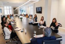 Fernández con mujeres empresarias y funcionarias