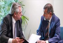 Alberto Fernández con el senador Carlos Caserio