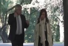 Fernández con Cristina caminando con Olivos