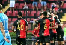 Colón goleó a Atlético Tucumán y llegará envalentonado al clásico santafesino