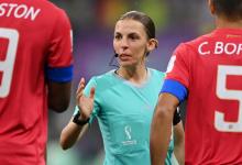 Histórico: Stéphanie Frappart es la primera mujer en arbitrar partido masculino de Mundial
