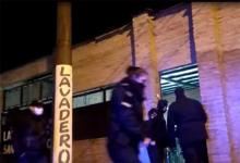 Fue en el B° Las Delicias de Santa Fe. Los vecinos denunciaron la fiesta. Policías y municipales se encontraron con 300 comensales, bailando y sin barbijos.