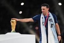 Lionel Scaloni regresó este lunes a España envuelto por el cariño de hinchas argentinos