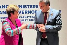 Imagen de archivo de la titular del FMI Kristalina Georgieva y el ministro de Economía, Sergio Massa.