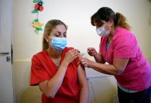 Comenzó la aplicación de dosis de refuerzo contra el Covid a personal de salud