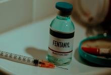 El Fentanilo es entre 50 y 100 veces más fuerte que la Morfina y puede provocar una sobredosis mortal con una dosis muy pequeña.