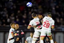 Estudiantes de La Plata ganó en Brasil y se aseguró el primer puesto del Grupo C