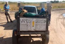 El tráiler de fabricación casera transportaba ocho perros, además de secuestrarse carne faenada de especies autóctonas.