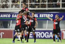 Fútbol: Newell’s debutó con una victoria sobre la hora en Santiago del Estero