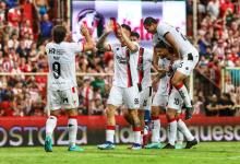 Con tres goles de Juan Ramírez, Newell’s no perdonó los errores de Unión para seguir líder