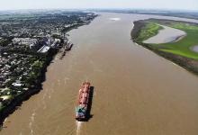 Por la Hidrovía, pasa el 80 por ciento de las exportaciones argentinas.