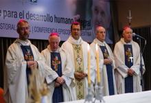 El documento de la “Semana Social virtual 2020” de la Comisión de Pastoral Social del Episcopado Argentino, sugirió “poner el centro de la atención en las personas, en la dignidad del trabajo, en el diálogo, para una economía de la producción y el consumo antes que de la especulación”.