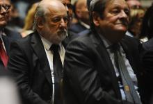 El juez Claudio Bonadio y su colega Rodolfo Canicoba Corral escuchan uno de los discursos de apertura del año judicial.