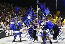 La comparsa Kamarr (Centro Cultural y Social Sirio Libanés) inauguró la octava noche del Carnaval del País, ante más de 22 mil personas que disfrutaron de un espectáculo impar. Crédito foto: Prensa Carnaval.