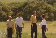 El ex secretario presidencial Daniel Muñoz, junto a Néstor y Cristina Kirchner, en la residencia de Chapadmalal, en 2009