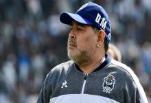 El presidente de Gimnasia La Plata oficializó la renuncia de Diego Maradona como DT