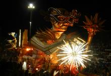 Marí Marí abrió la sexta noche del Carnaval y aunque tuvo desinteligencias en la carroza de los músicos, logró entusiasmar a un público que sigue siendo fiel.