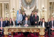 El Presidente explicó por qué incrementó su dieta; “Cada día que pasa encontramos una nueva norma que favorecía a los políticos y perjudicaba a los argentinos”.
