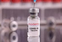 La vacuna de Moderna contra el COVID-19 recibió la aprobación completa en EEUU