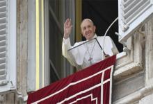 Francisco invitó a que atendamos al otro “de manera delicada y discreta: escuchando, acompañando, visitando, haciéndonos también nosotros para los demás “sombra del Altísimo”.