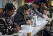 La organización de los comicios en Chaco se lleva adelante con normalidad, con el despliegue de 3.003 urnas en los 371 establecimientos de votación que se habilitaron en toda la provincia, de acuerdo a lo informado por el Tribunal Electoral del distrito.