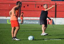 Gustavo Álvarez probó un equipo con tres delanteros y varias novedades