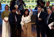 Cristina Fernández de Kirchner junto a José Luis Rodríguez Zapatero, Evo Morales y Baltasar Garzón durante una reunión del Grupo de Puebla en Argentina.