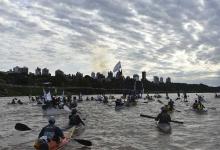 La “Remada Contracorriente por el Agua y la Vida” unió a 180 organizaciones costeras, se organizó para frenar el nuevo llamado a licitación de la “Hidrovía Paraná-Paraguay” y su dragado a 44 pies de profundidad. El viaje culminará este sábado 22 en Rosario, en el Día Mundial del Agua. 