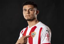 Fútbol: Almería oficializó la llegada del concordiense Lucas Robertone