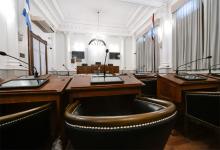 El festival de contratos en el Senado vacía a las instituciones de gobierno.