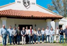Los ganaderos de la Sociedad Rural se reunieron Establecimiento La Rosalía y reclaman reunirse con el gobernador electo, Rogelio Frigerio para abordar las problemáticas del sector.