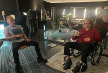 Charly García y Sting compartieron un momento en el backstage del Movistar Arena de Buenos Aires.