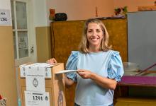 Laura Stratta votó en la Mesa N° 1291 de la Escuela Secundaria Nº 15 “Don Antonio Casanovas” de la ciudad de Victoria.