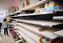 Lo hipermercados de Paraná como de muchas ciudades a lo largo y ancho del país registran largas colas como un reflejo de la alta demanda de productos de limpieza y primera necesidad. 