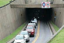 Imagen de archivo. La Policía informó que tan sólo por el Túnel Subfluvial se reportó el ingreso de 13.000 vehículos con visitantes.