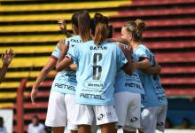 La entrerriana Mariana Gaitán anotó en la goleada de UAI Urquiza, que llegó a la punta