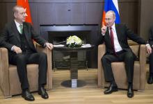 Vladimir Putin en un encuentro en Sochi, Rusia, con su contraparte turco, Tayyip Erdogan. Turquía podría ser el mediador en un acuerdo de paz entre los dos países en guerra.