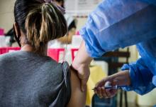Recomiendan un segundo refuerzo de vacunación covid para poblaciones objetivo