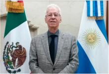 La foto oficial del embajador Oscar Ricardo Valero Recio Becerra en el portal de la Embajada de México
