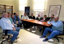 Autoridades del IAPV, el legislador provincial Gustavo Zavallo y los representantes de AMET acordaron un plan de construcción de viviendas en la localidad de Viale a través del programa “Primero tu casa”.
