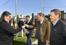 Bordet inauguró un edificio escolar y 20 viviendas en La Paz