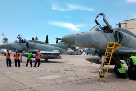 Aviones A4-AR brindarán seguridad en el espacio aéreo durante la asunción de Javier Milei.