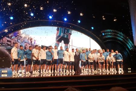 Conmebol brindó un emotivo homenaje a los últimos campeones del mundo